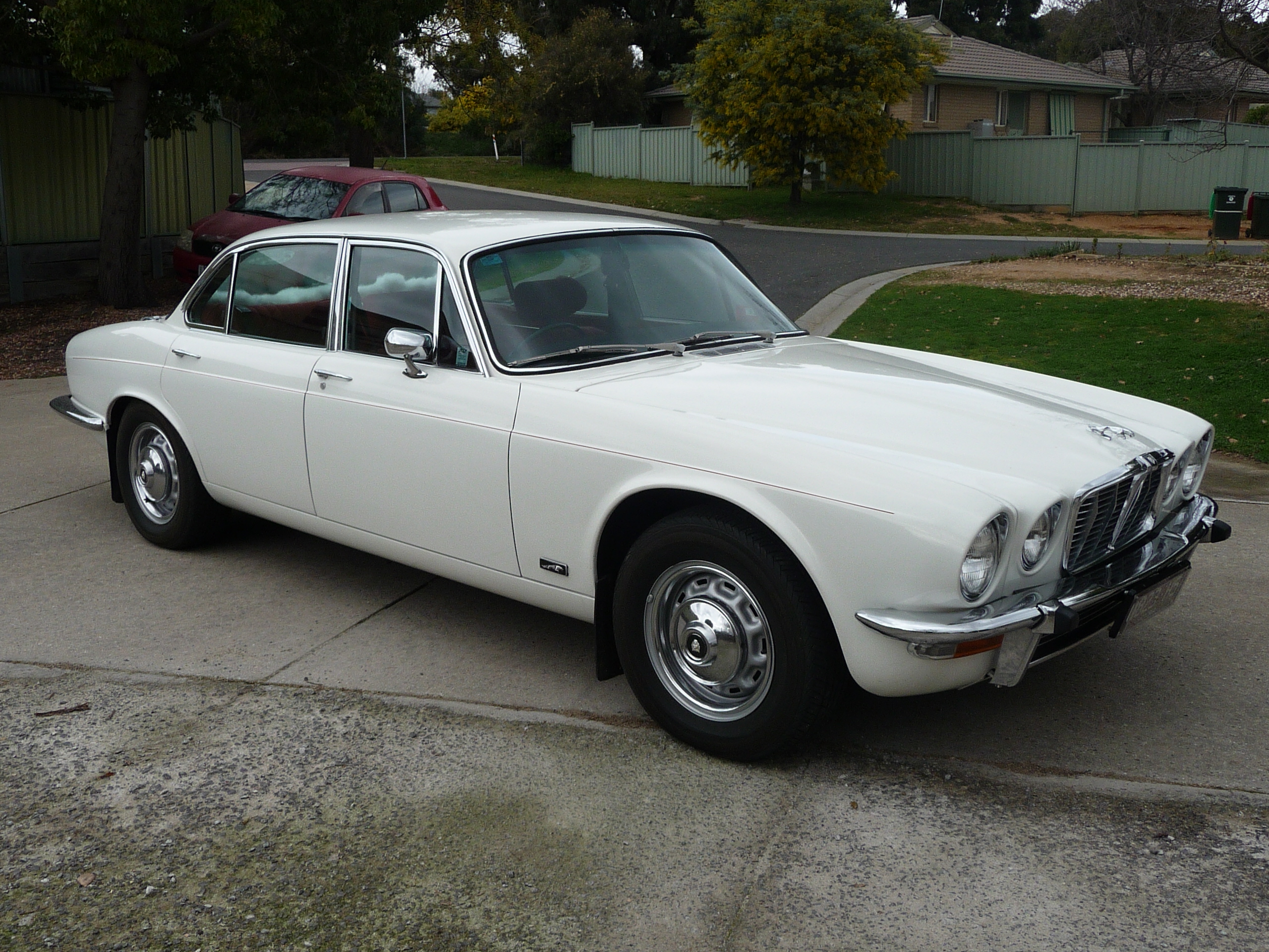 1976 JAGUAR XJ6 SERIES II L 4.2 3 SP AUTOMATIC 4D SEDAN