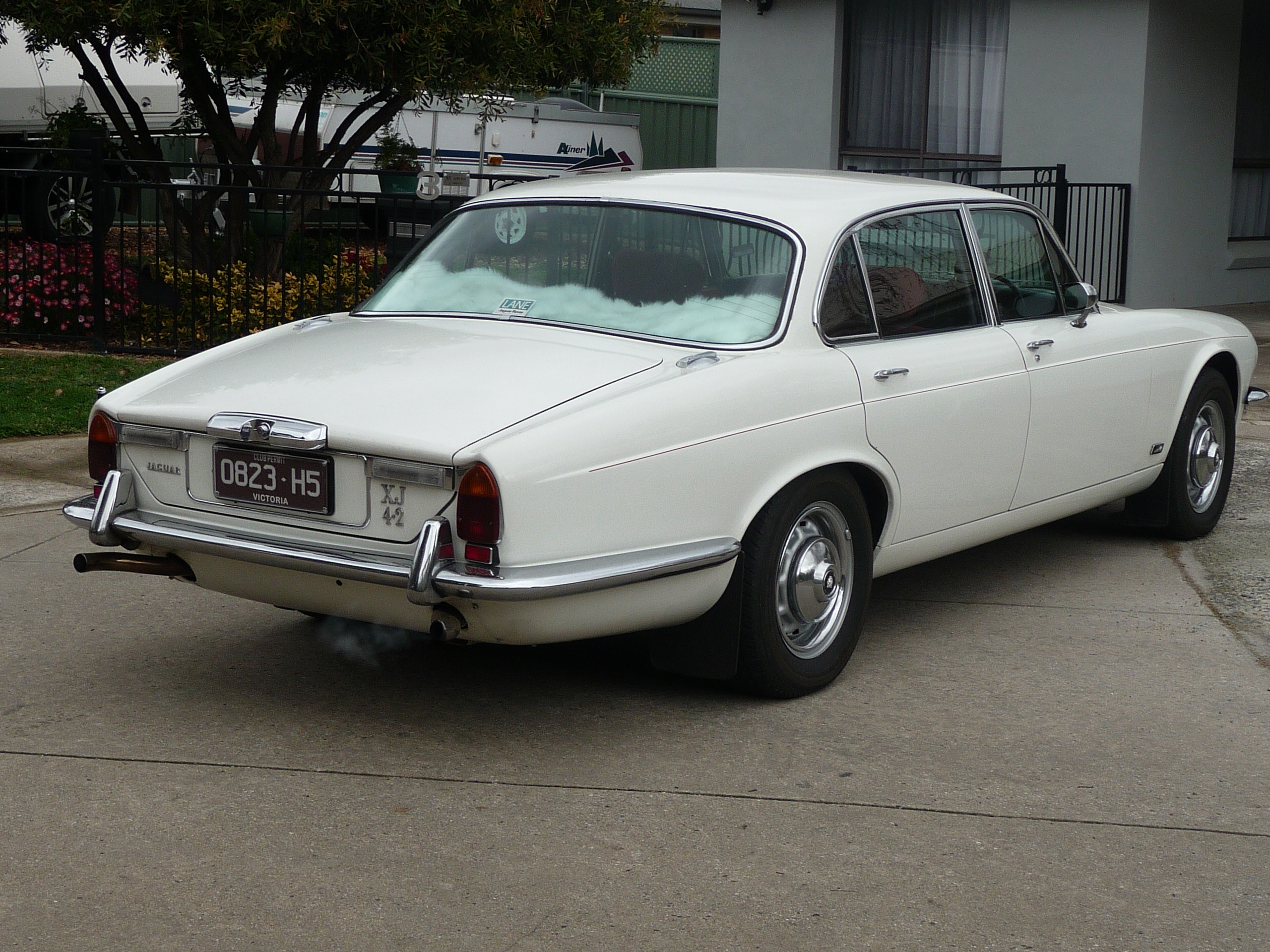 1976 JAGUAR XJ6 SERIES II L 4.2 3 SP AUTOMATIC 4D SEDAN