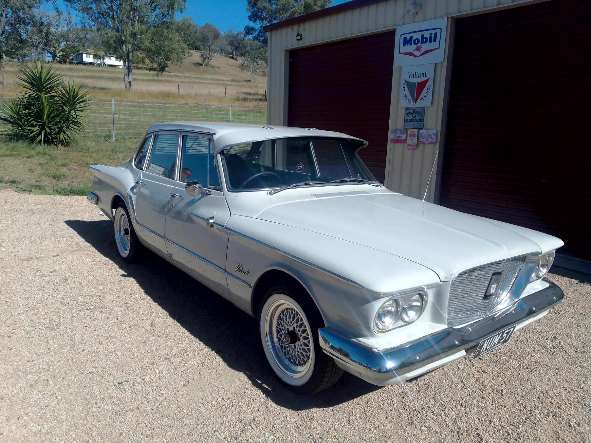 1962 CHRYSLER VALIANT R SERIES V200 SEDAN