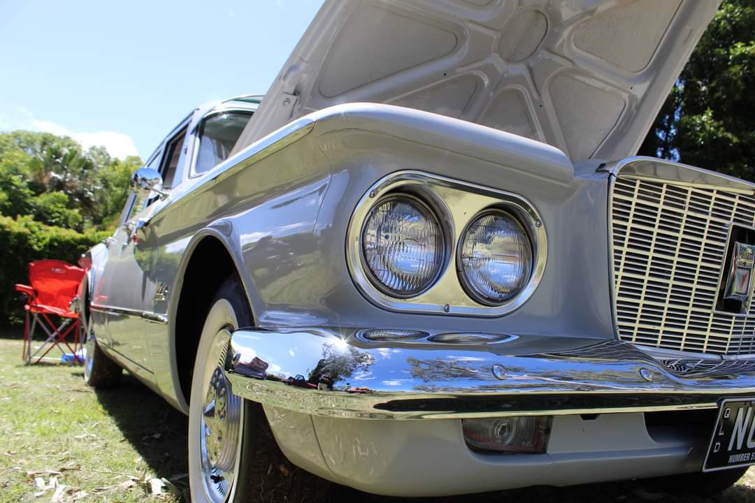 1962 CHRYSLER VALIANT R SERIES V200 SEDAN