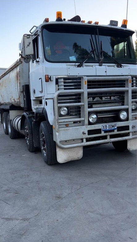 1996 MACK ULTALINER 18 SP MANUAL TIPPER