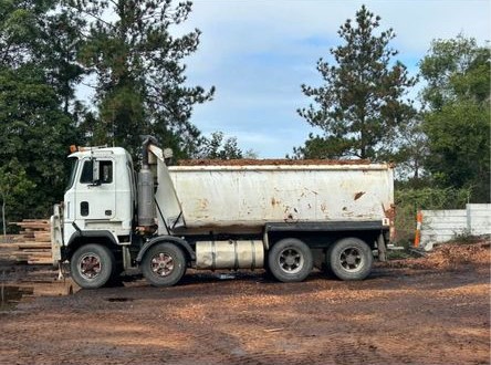 1996 MACK ULTALINER 18 SP MANUAL TIPPER