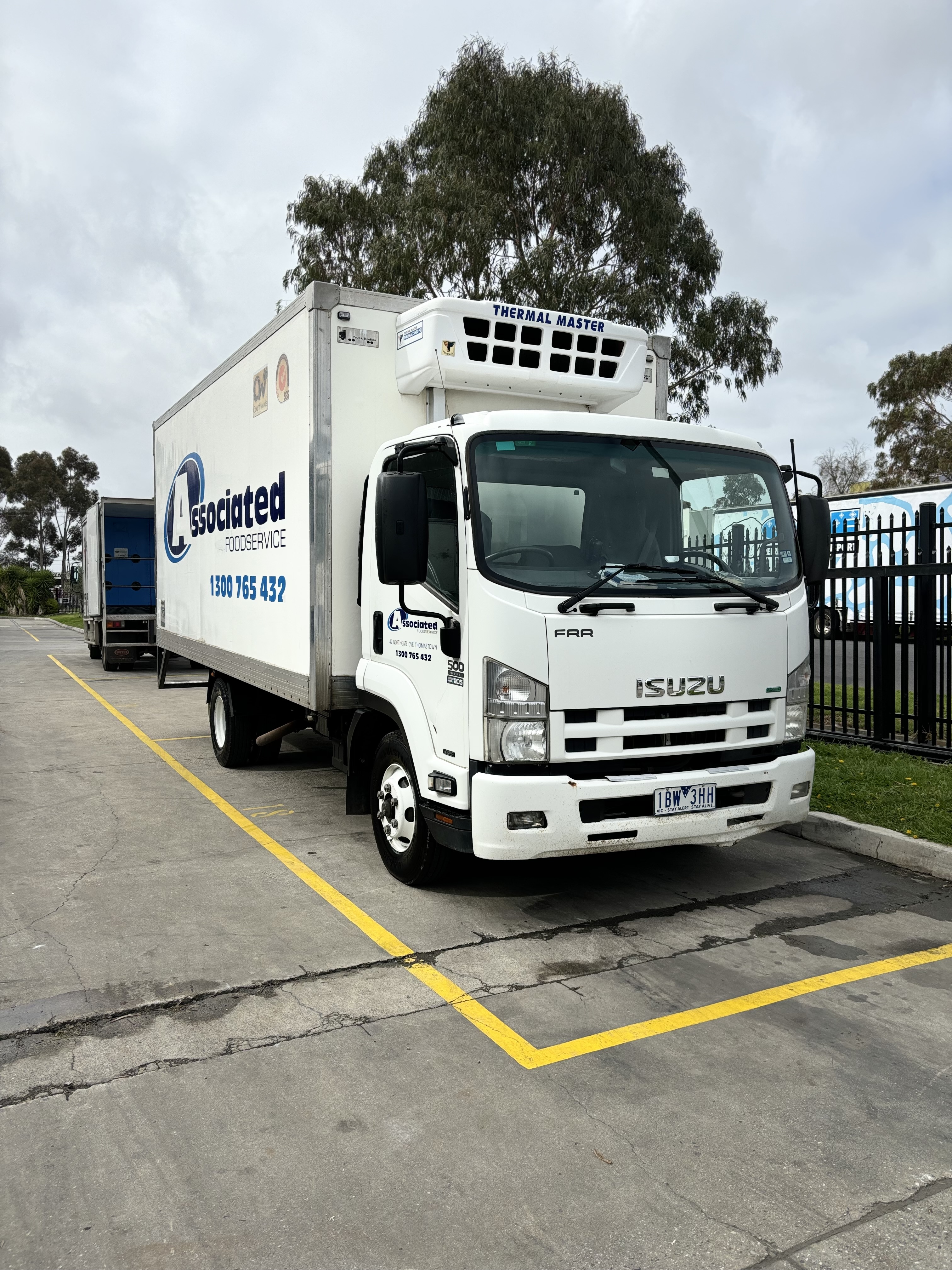 2013 ISUZU FRR 500 REFRIGERATED TRUCK 