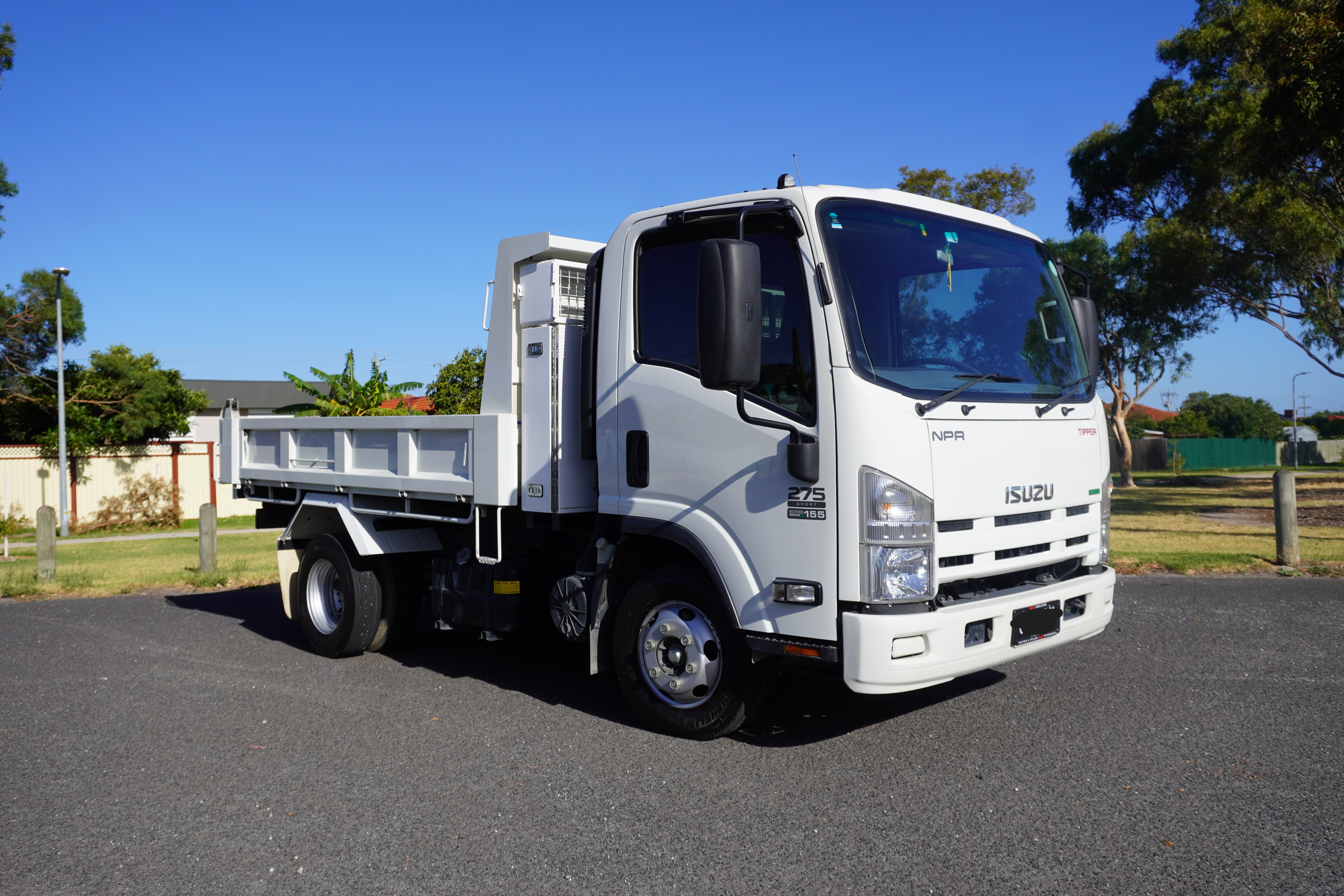 2014 ISUZU NPR 275 TIPPER