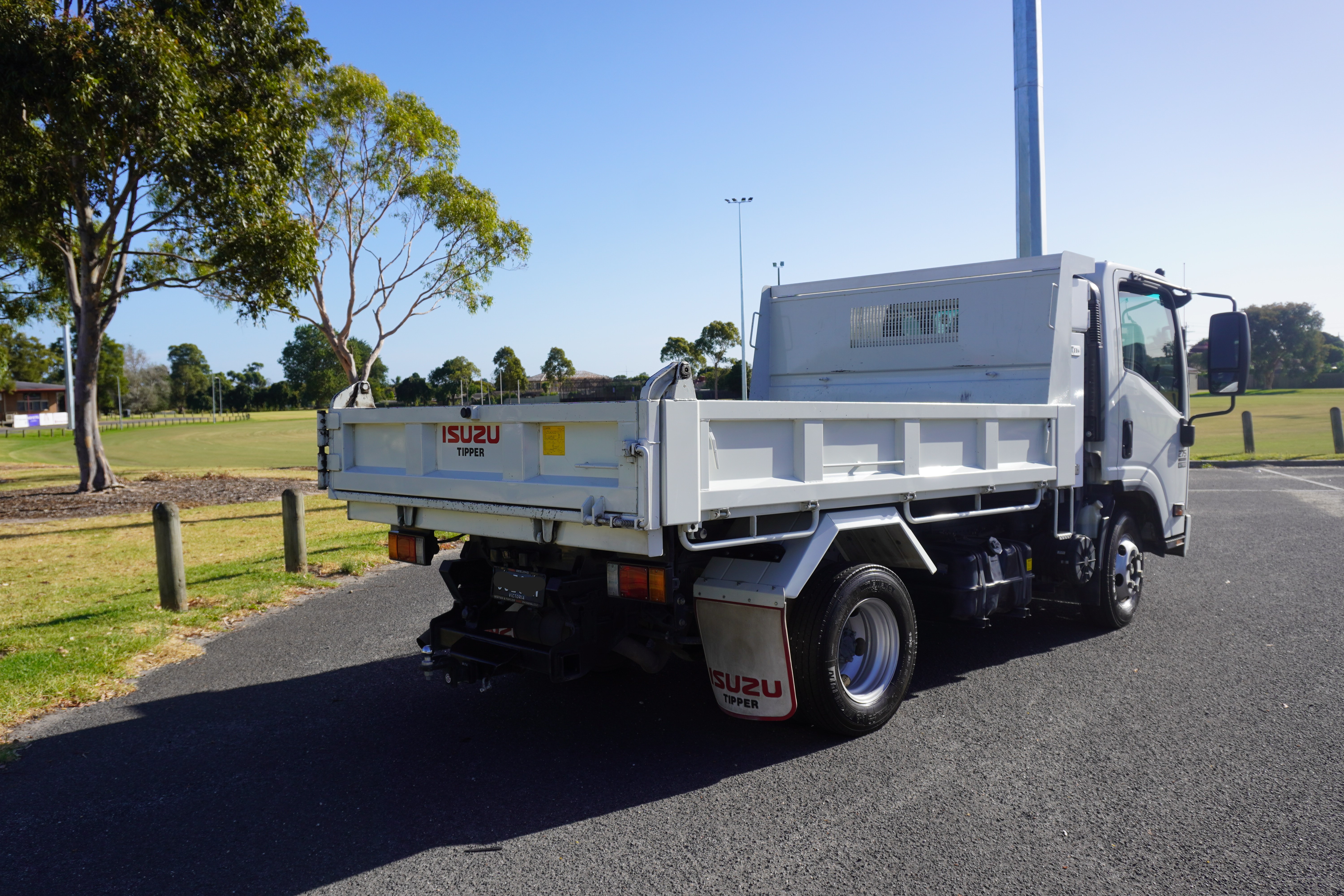 2014 ISUZU NPR 275 TIPPER