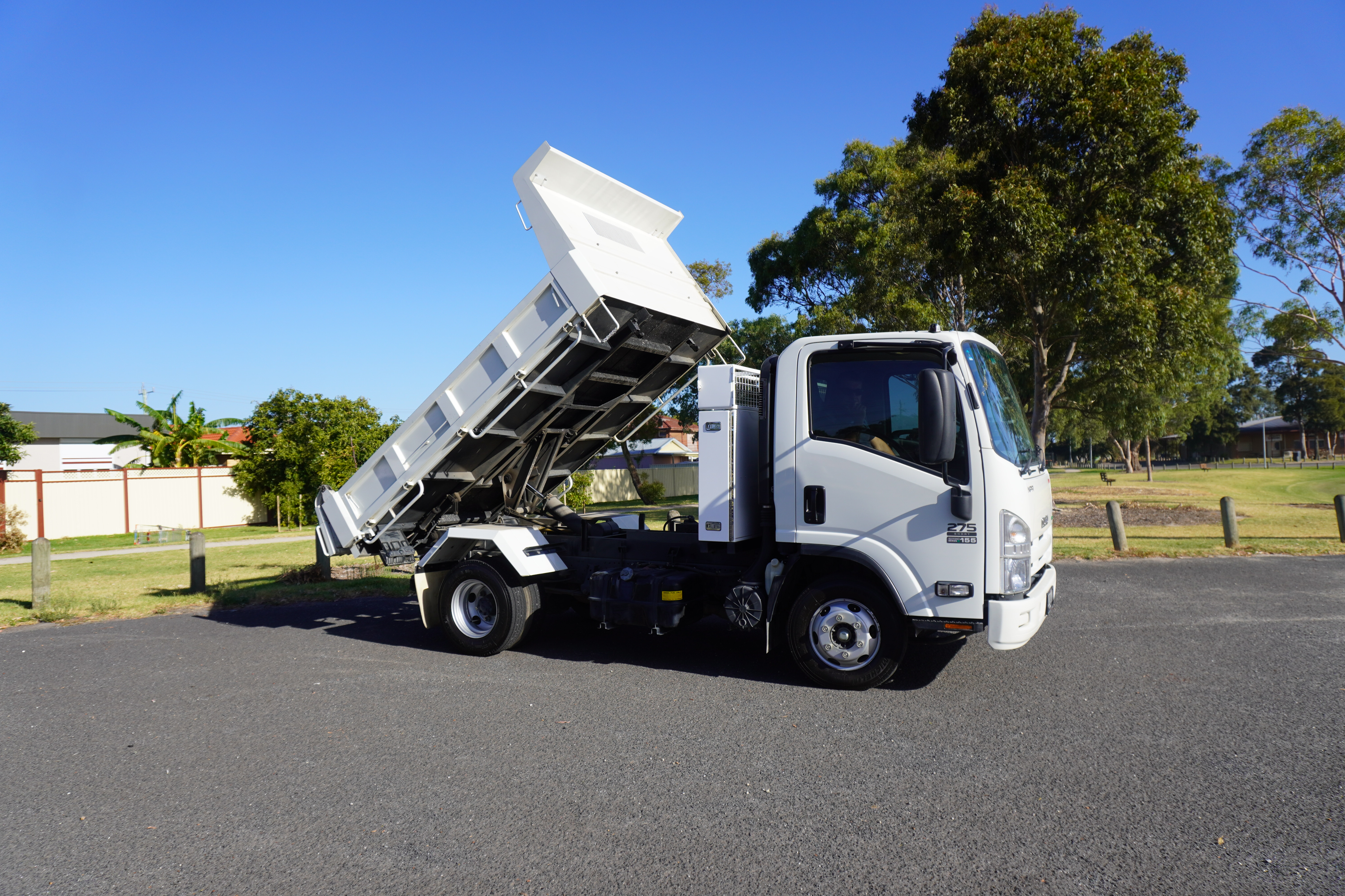 2014 ISUZU NPR 275 TIPPER