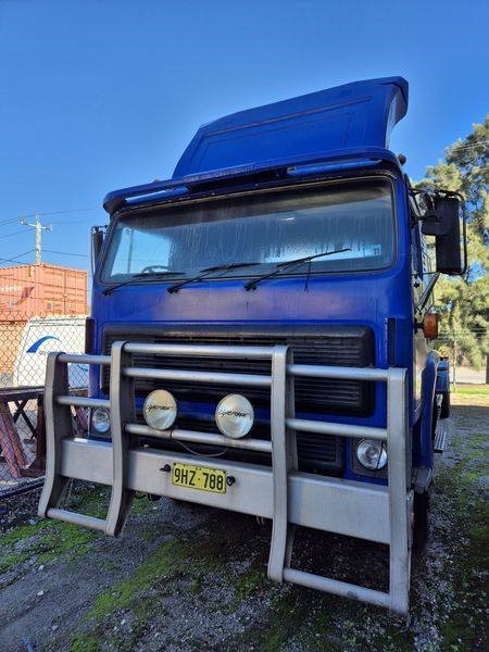 1990 INTERNATIONAL T2670 CONTAINER TRUCK