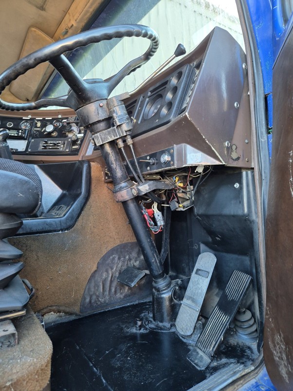 1990 INTERNATIONAL T2670 CONTAINER TRUCK