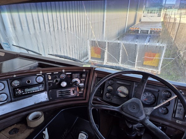 1990 INTERNATIONAL T2670 CONTAINER TRUCK