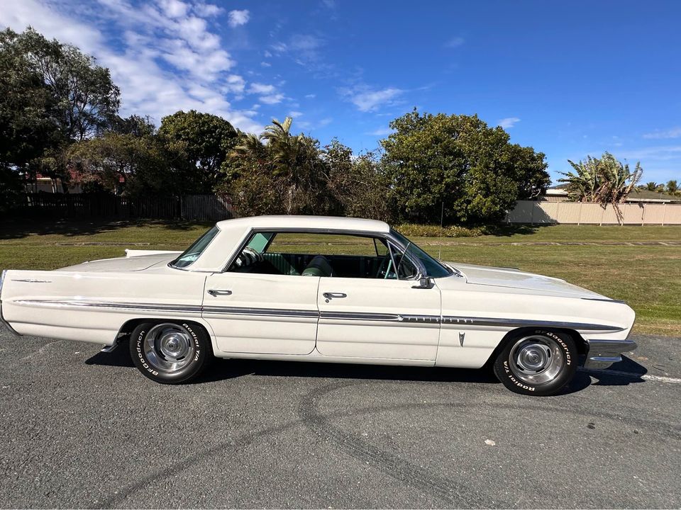 1961 PONTIAC PARISIENNE PILLARLESS SPORTS SEDAN