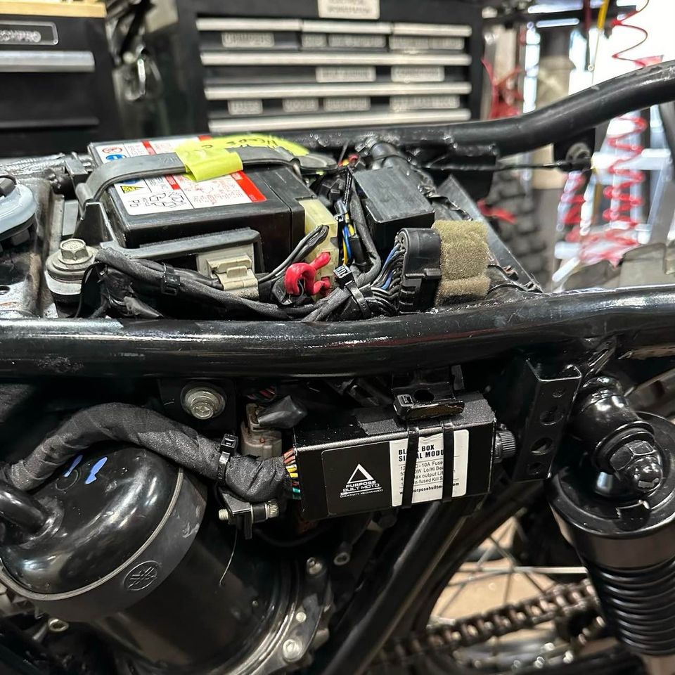 2014 YAMAHA SR400 CAFE RACER - Price Drop