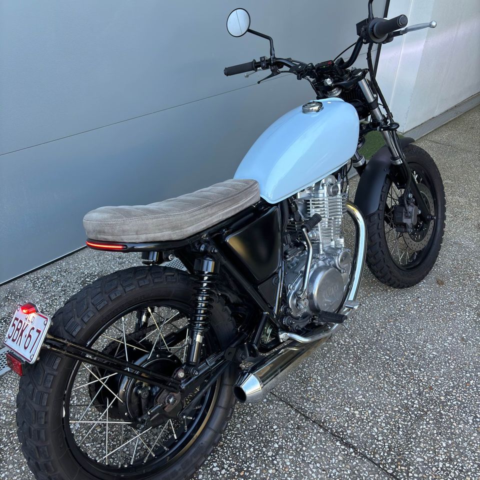 2014 YAMAHA SR400 CAFE RACER - Price Drop