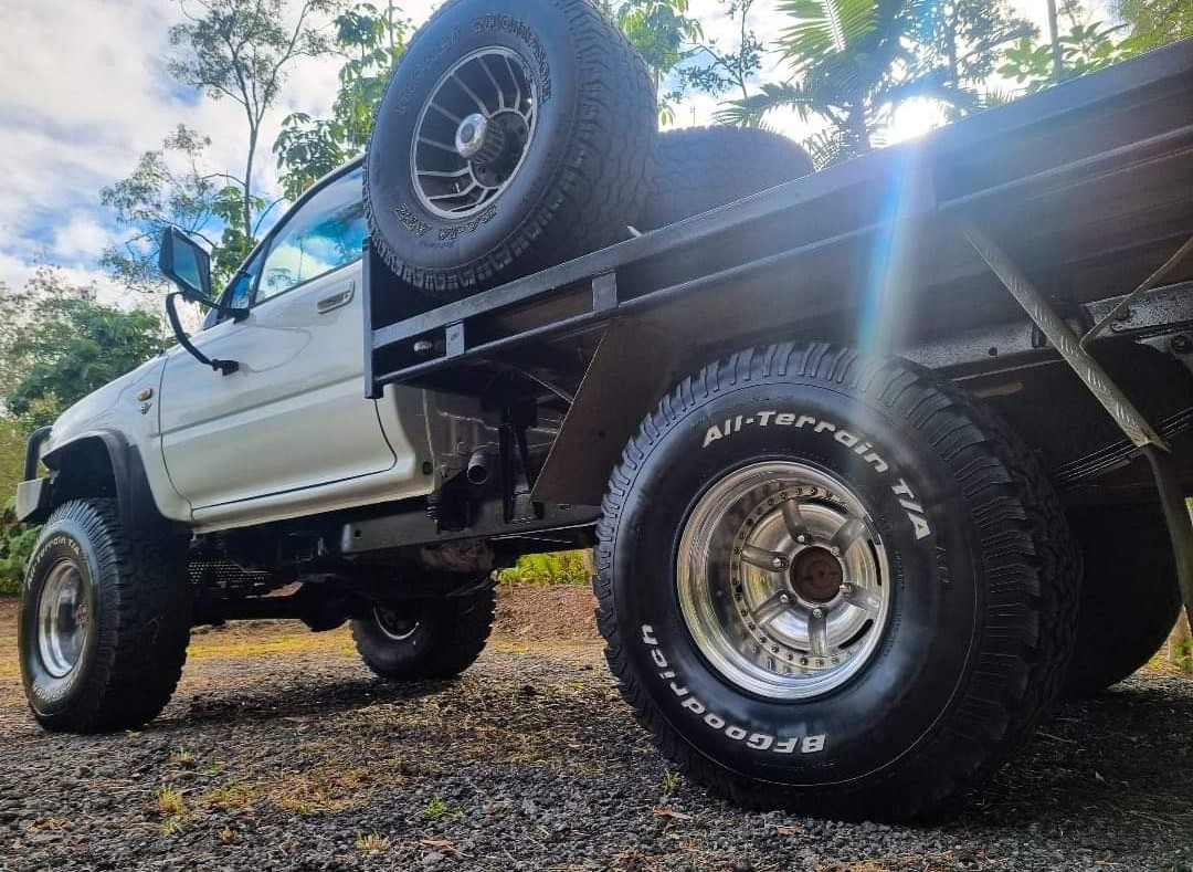 1994 TOYOTA HILUX LN86R 4X4 5 SP MANUAL UTILITY