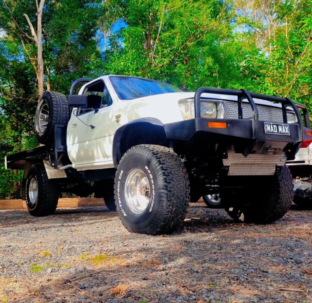 1994 TOYOTA HILUX LN86R 4X4 5 SP MANUAL UTILITY