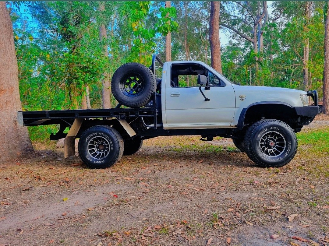 1994 TOYOTA HILUX LN86R 4X4 5 SP MANUAL UTILITY