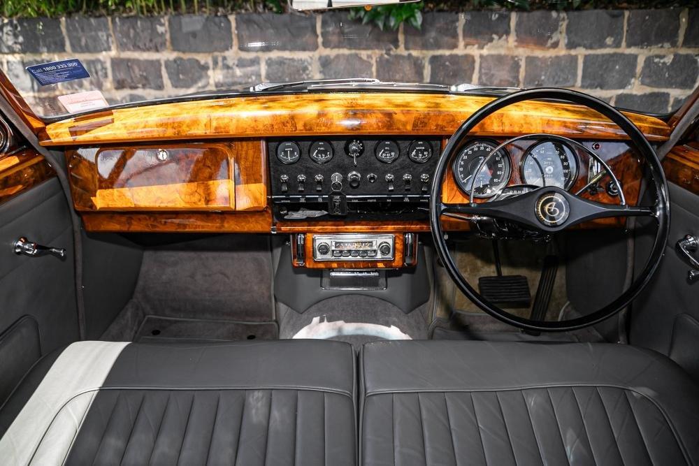 1964 DAIMLER 2.5 V8 SALOON