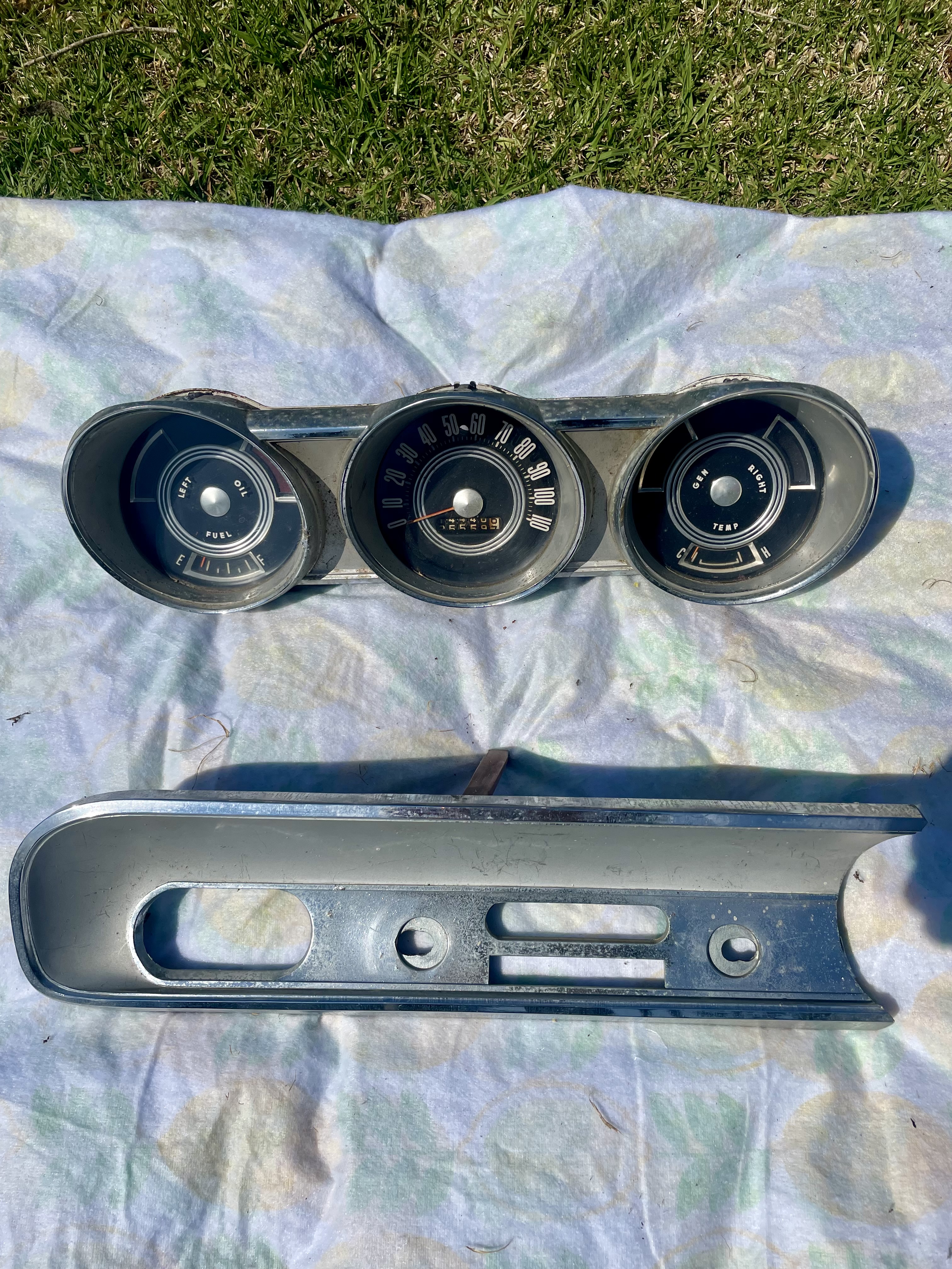 FORD FAIRLANE COMPACT 1962-64 SPEEDO & GAUGE ASSEMBLY ECT
