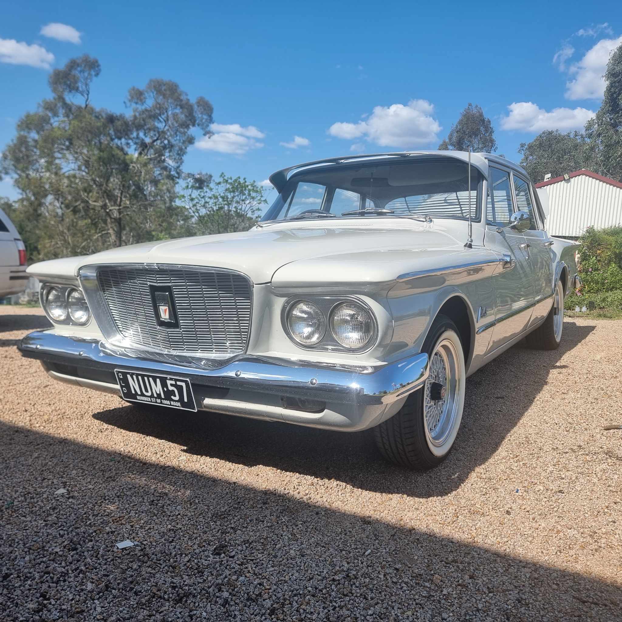 1962 CHRYSLER VALIANT R SERIES V200 SEDAN