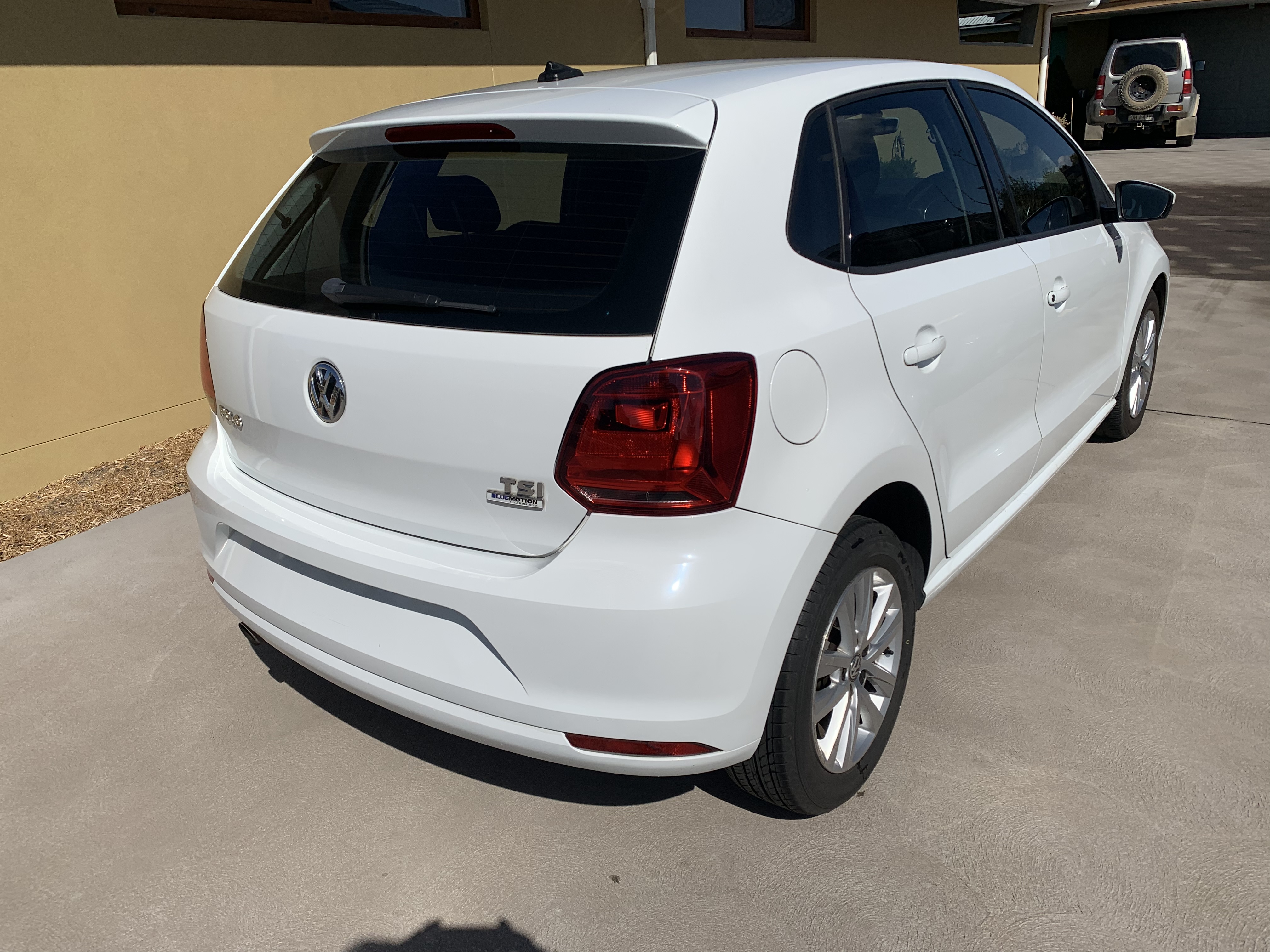 2015 VOLKSWAGEN POLO HATCH BACK