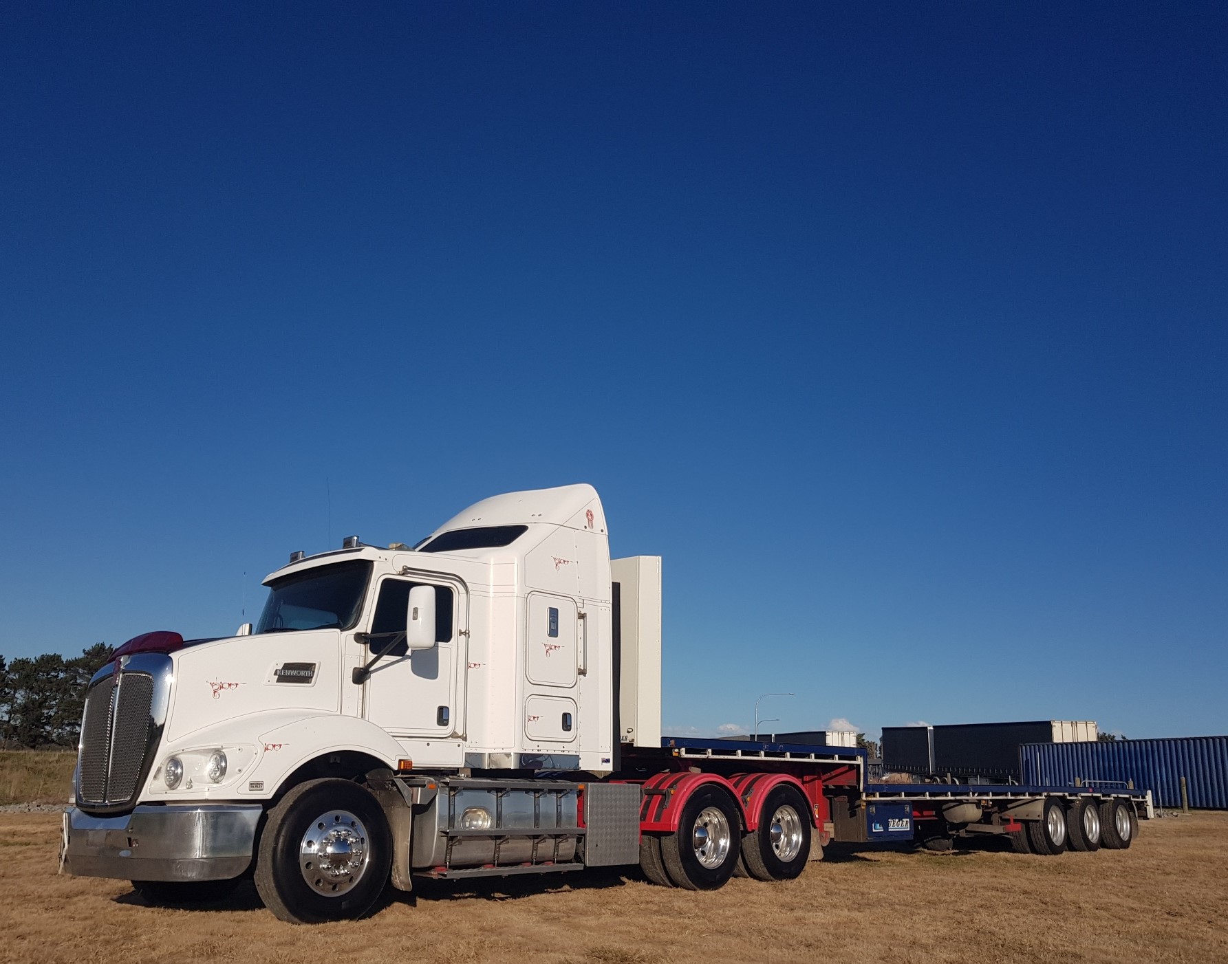 2016 KENWORTH T409 PRIME MOVER & 2013 DROP DECK TRAILER COMBINATION