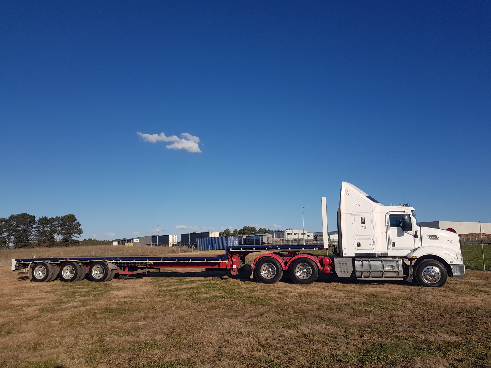 2016 KENWORTH T409 PRIME MOVER & 2013 DROP DECK TRAILER COMBINATION