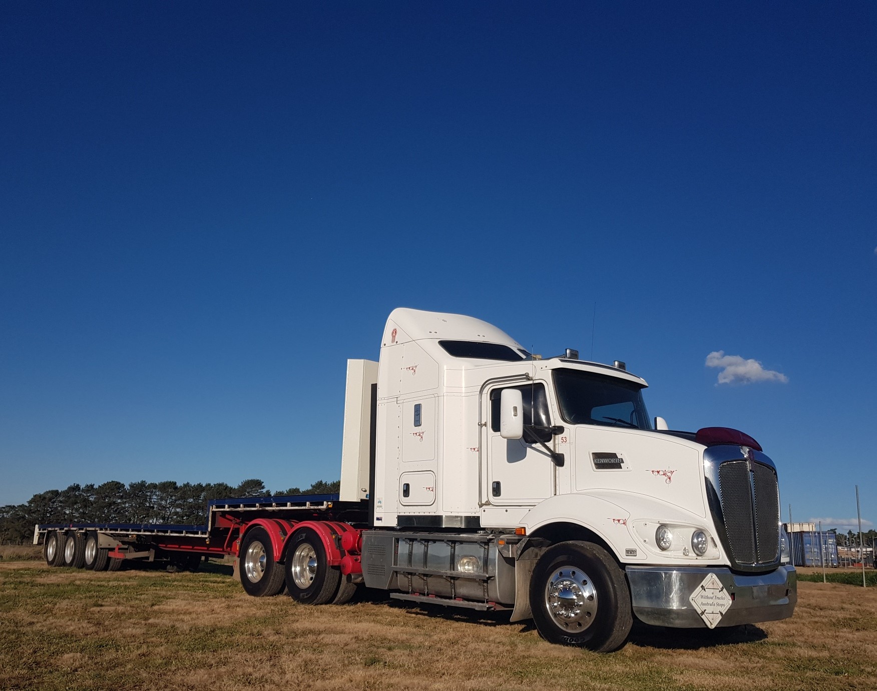 2016 KENWORTH T409 PRIME MOVER & 2013 DROP DECK TRAILER COMBINATION