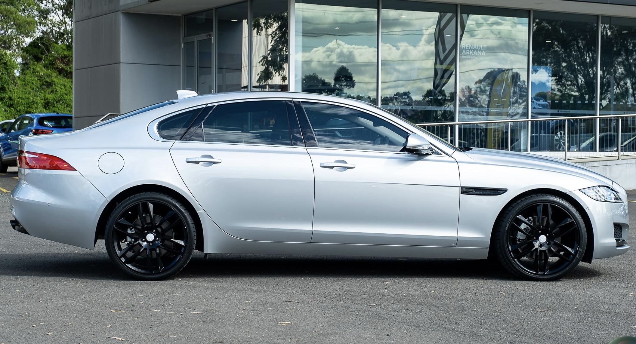 2017 JAGUAR XF X260 MY18 25t (184kW) PORTFOLIO 8 SP AUTOMATIC 4D SEDAN