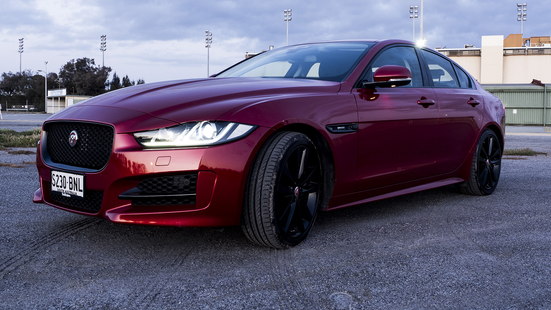 2017 JAGUAR XE MY17 20t R-SPORT 8 SP AUTOMATIC 4D SEDAN