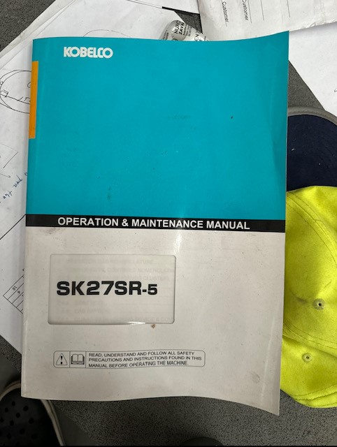 1989 Isuzu FSR 500 Tipper and Kobelco SK27SR-5 Excavator