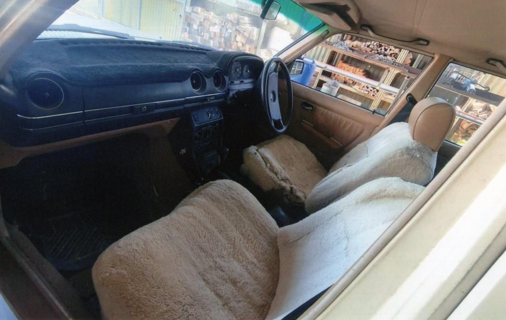 1986 MERCEDES-BENZ 300D 123 SEDAN