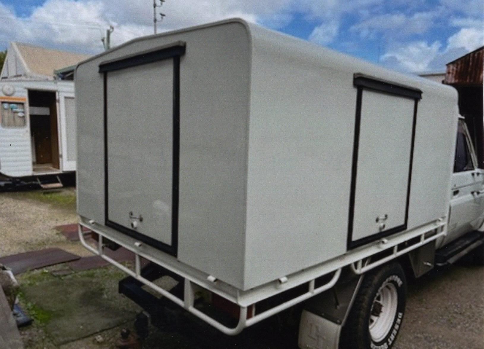 1992 TOYOTA LANDCRUISER HZJ75 TRAY BACK