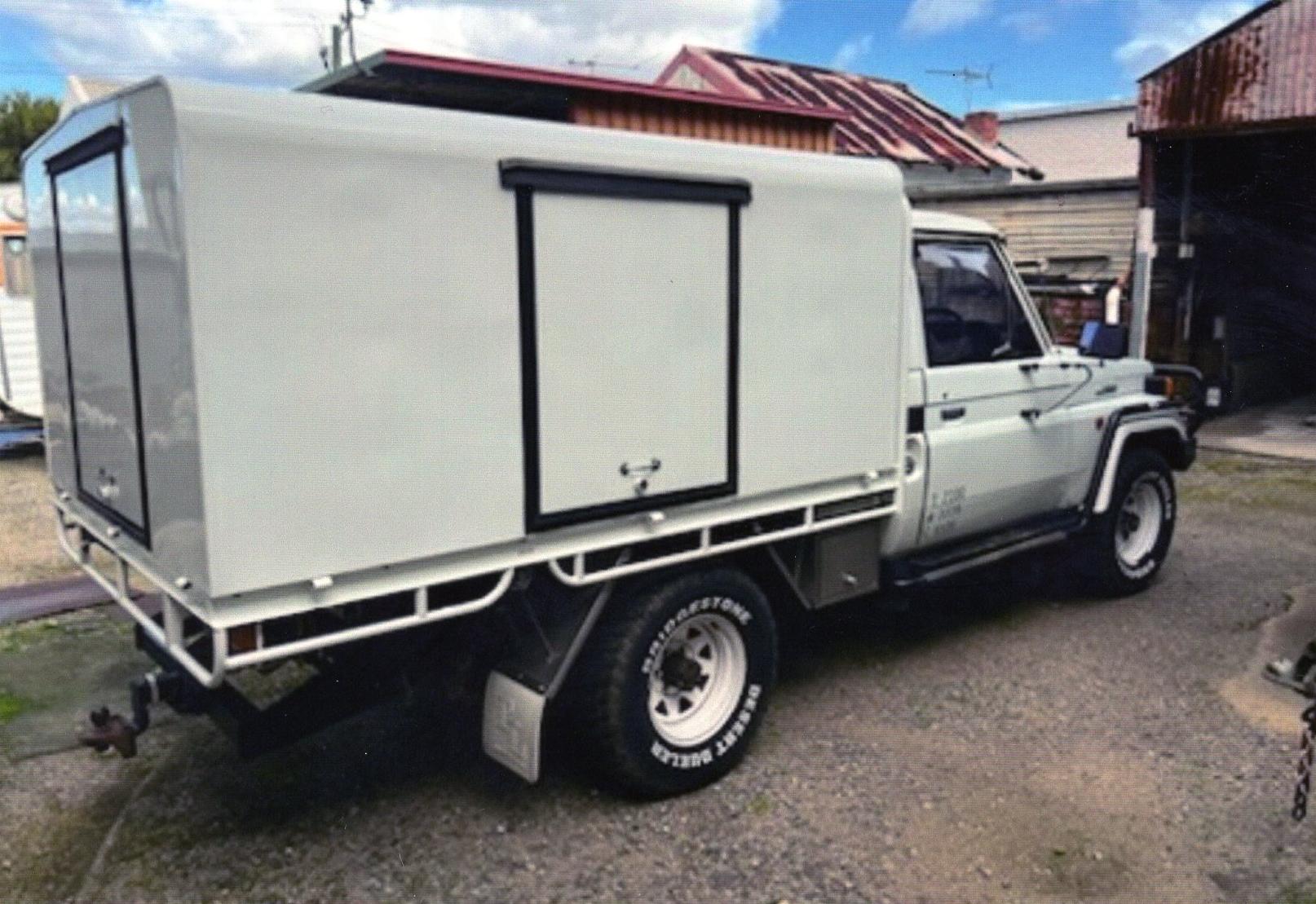 1992 TOYOTA LANDCRUISER HZJ75 TRAY BACK