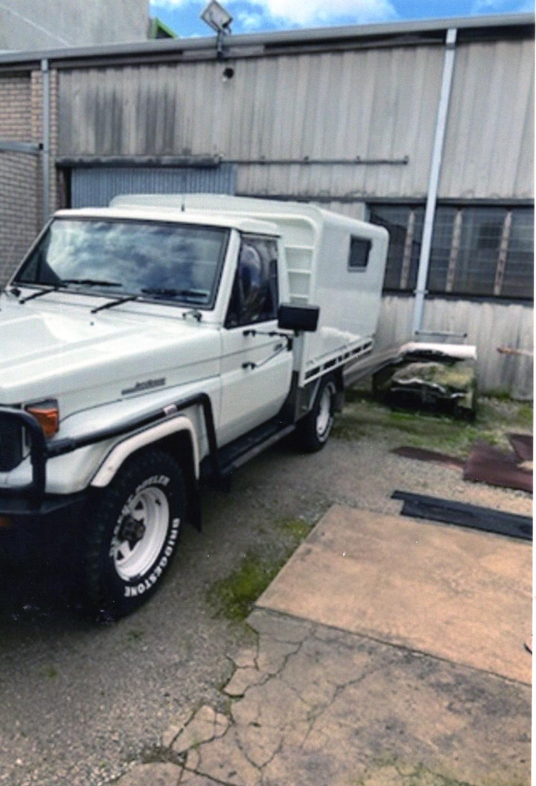 1992 TOYOTA LANDCRUISER HZJ75 TRAY BACK