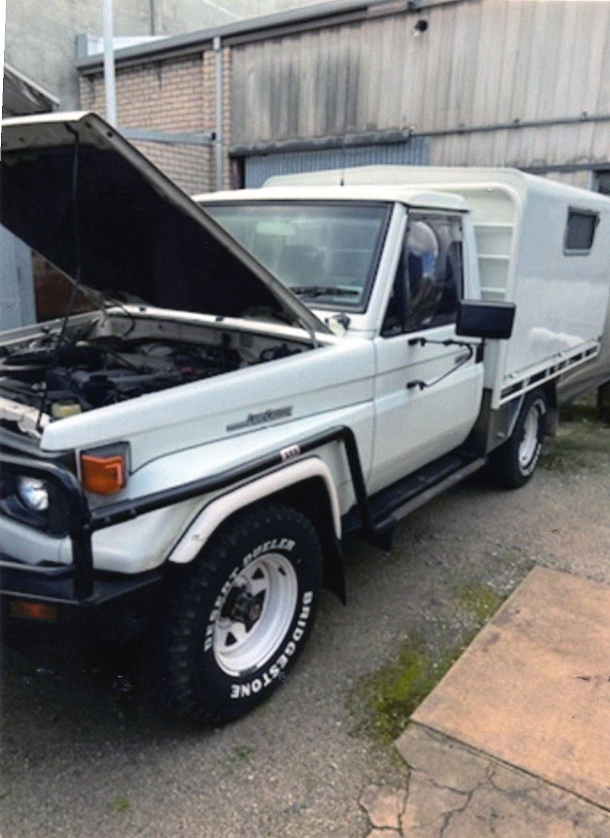 1992 TOYOTA LANDCRUISER HZJ75 TRAY BACK