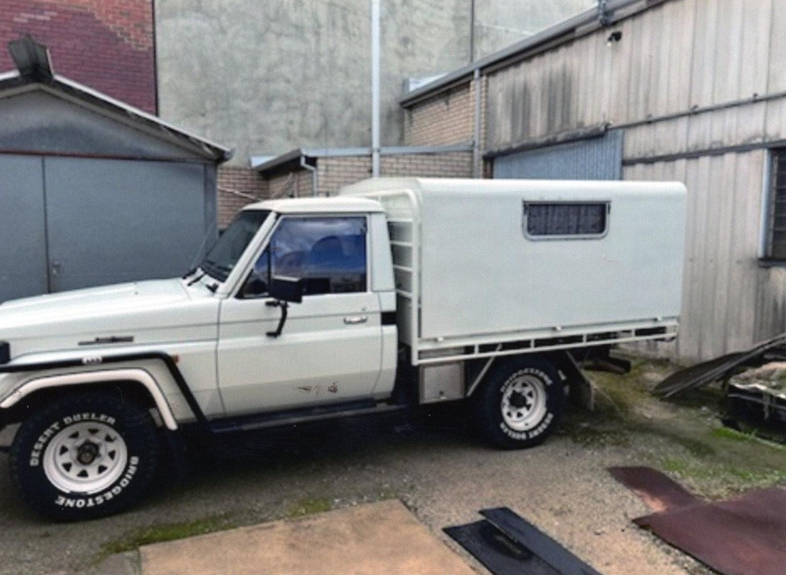 1992 TOYOTA LANDCRUISER HZJ75 TRAY BACK