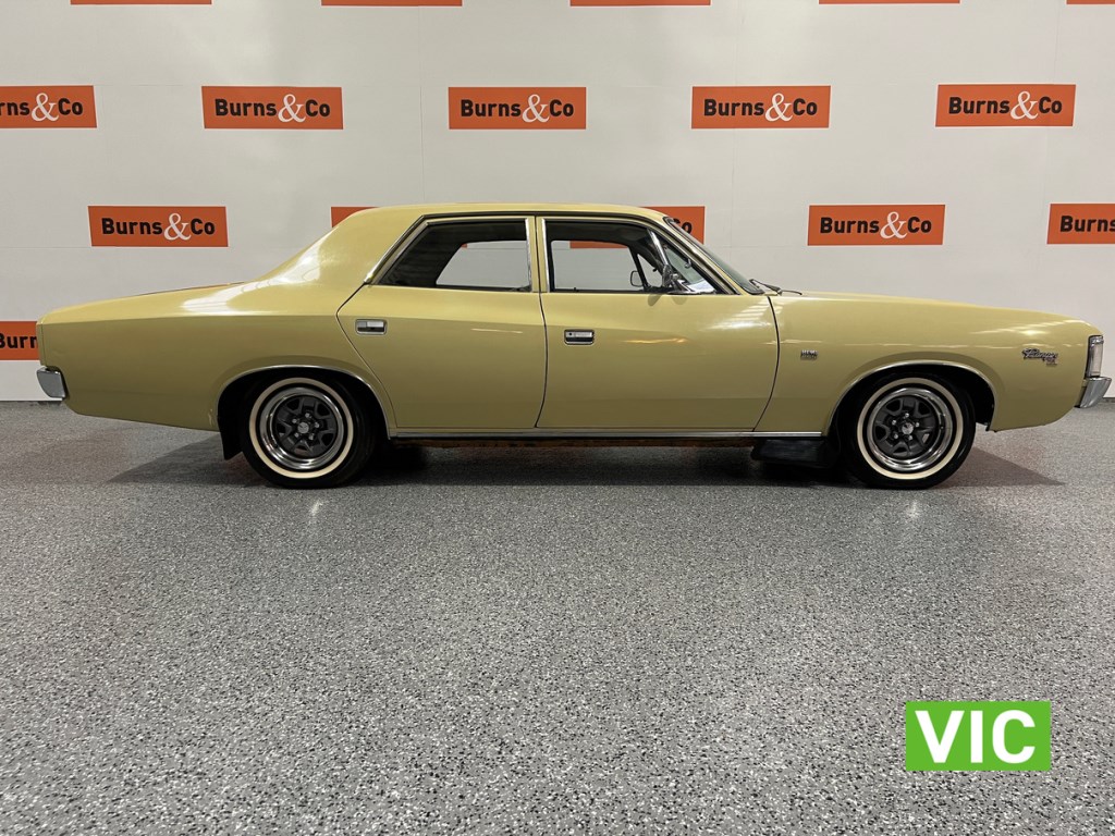 1971 CHRYSLER VALIANT VH RANGER XL 3 SP MANUAL 4D SEDAN