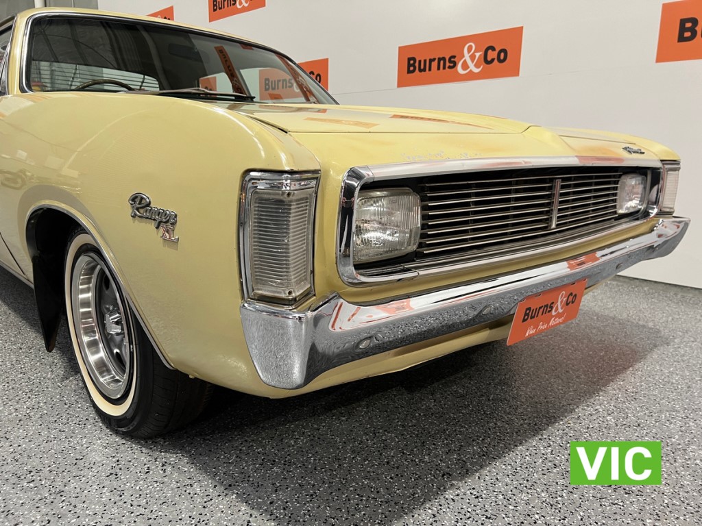 1971 CHRYSLER VALIANT VH RANGER XL 3 SP MANUAL 4D SEDAN