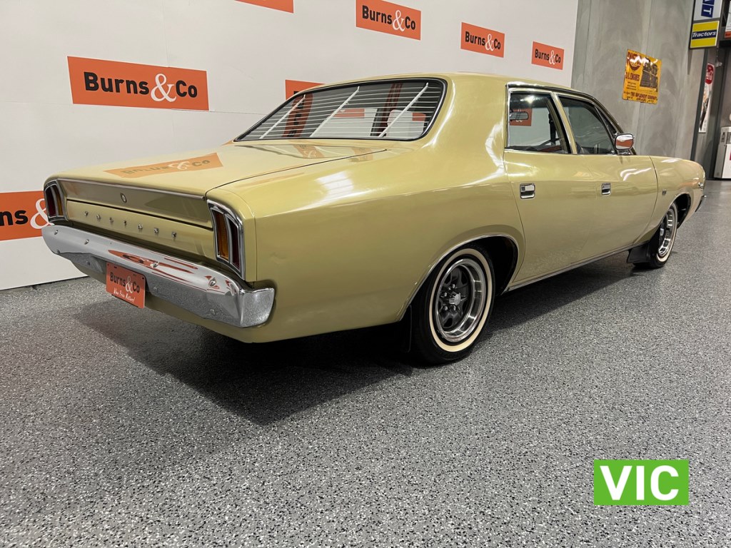 1971 CHRYSLER VALIANT VH RANGER XL 3 SP MANUAL 4D SEDAN