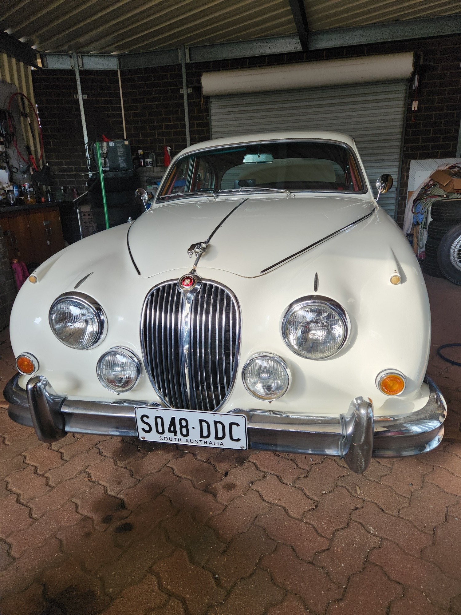 1963 JAGUAR MKII AUTOMATIC SEDAN