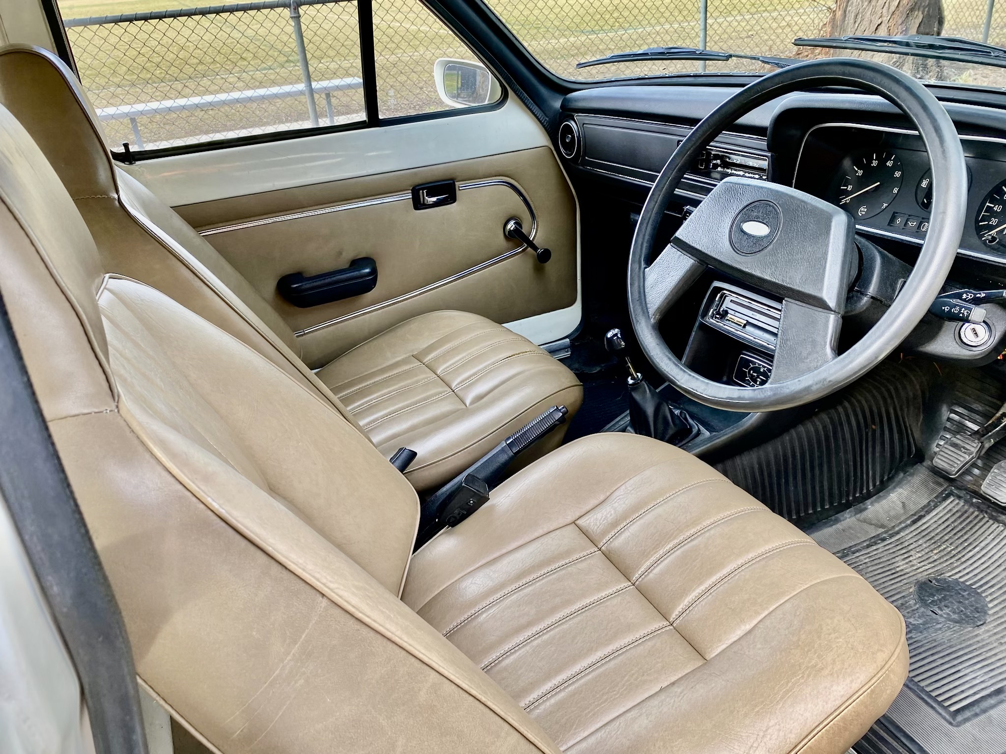 1981 FORD ESCORT GHIA 4 SP MANUAL 4D SEDAN