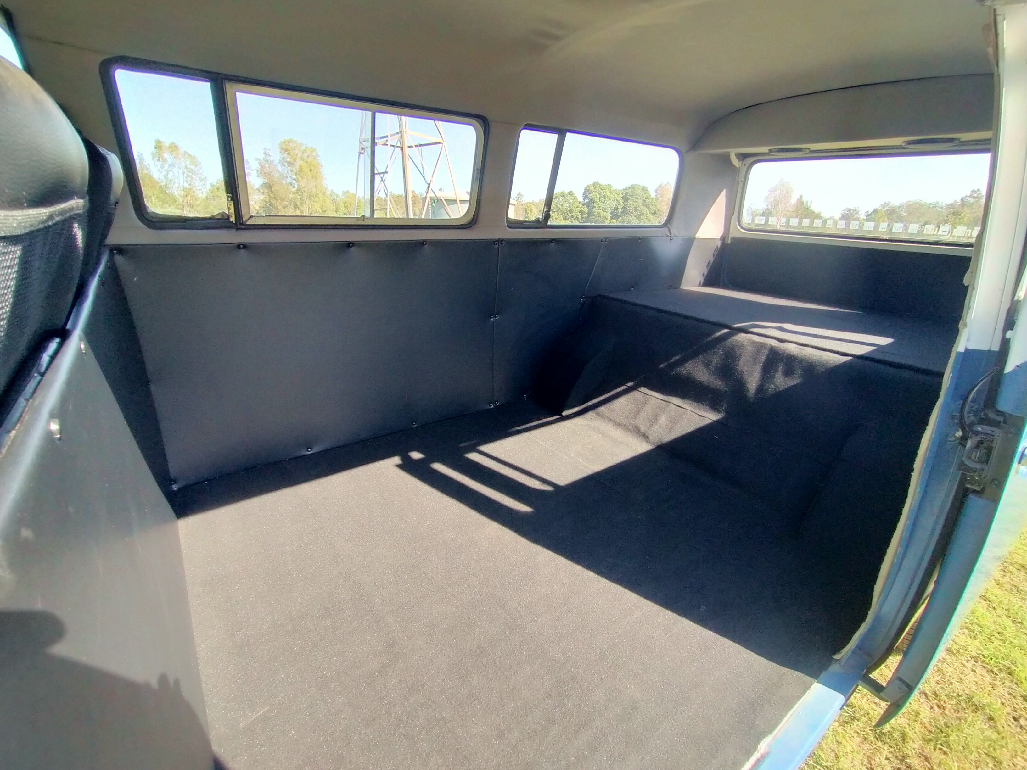 1975 VOLKSWAGEN KOMBI VAN