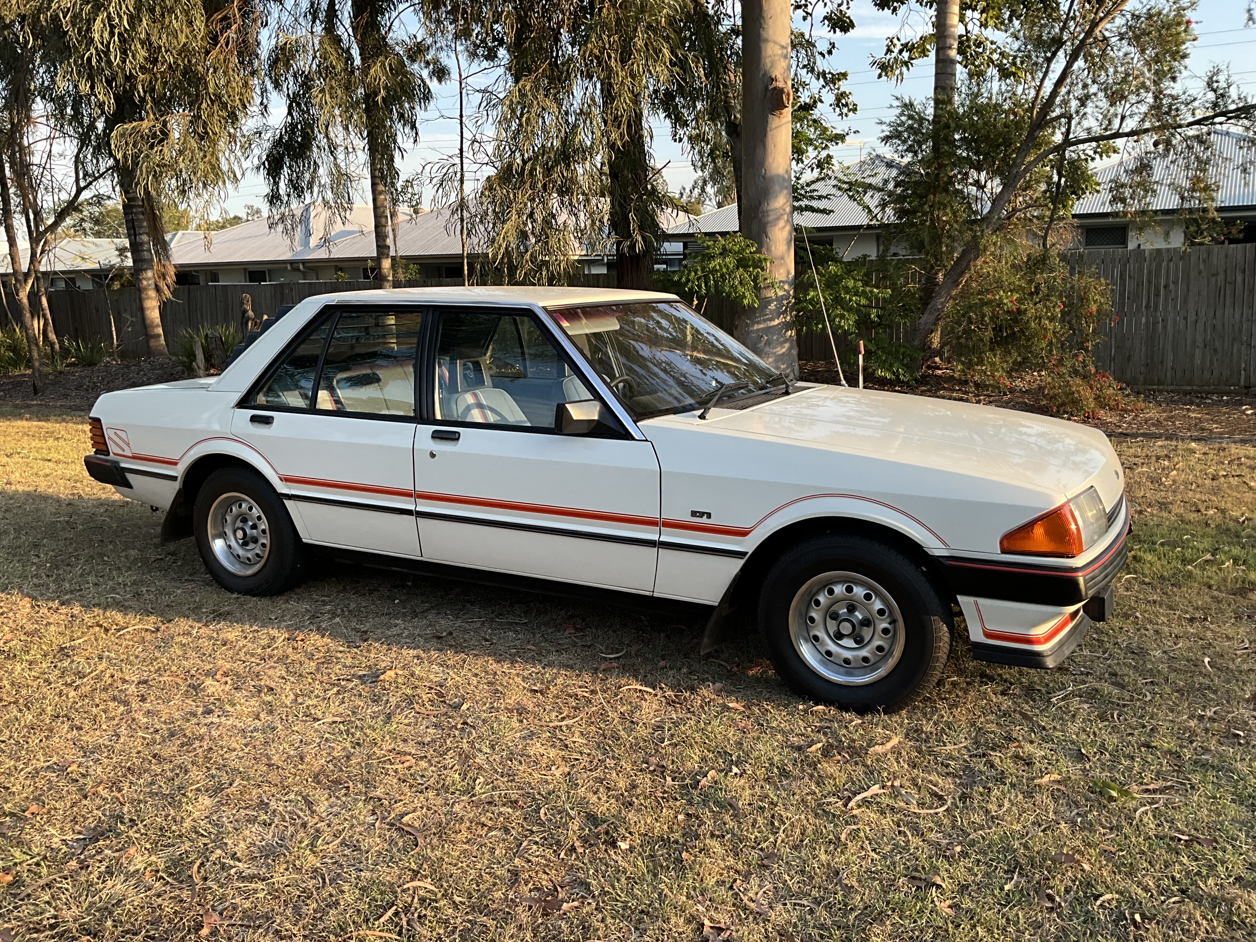 1984 FORD FALCON XE S PACK 4 SP MANUAL SEDAN