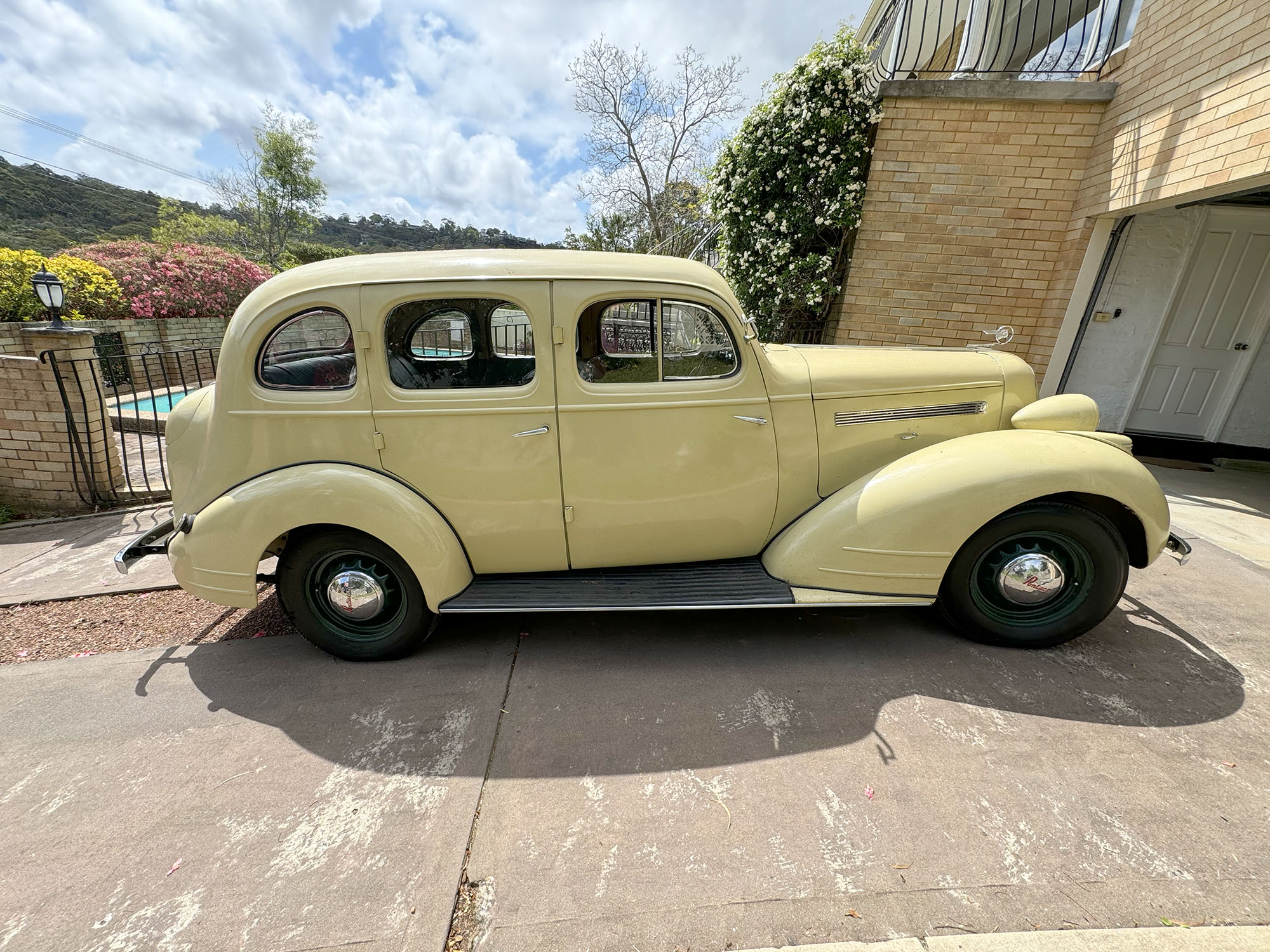 1936 PONTIAC SIX SEDAN