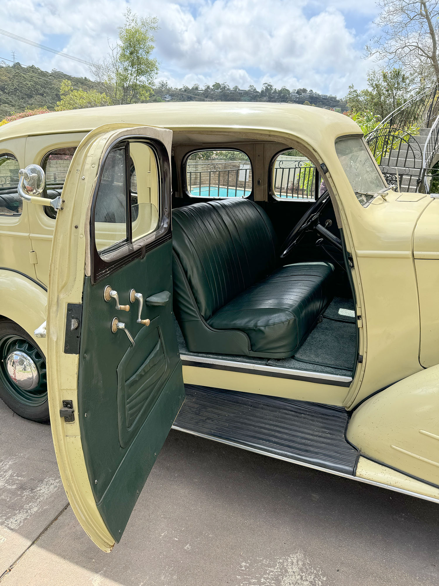 1936 PONTIAC SIX SEDAN