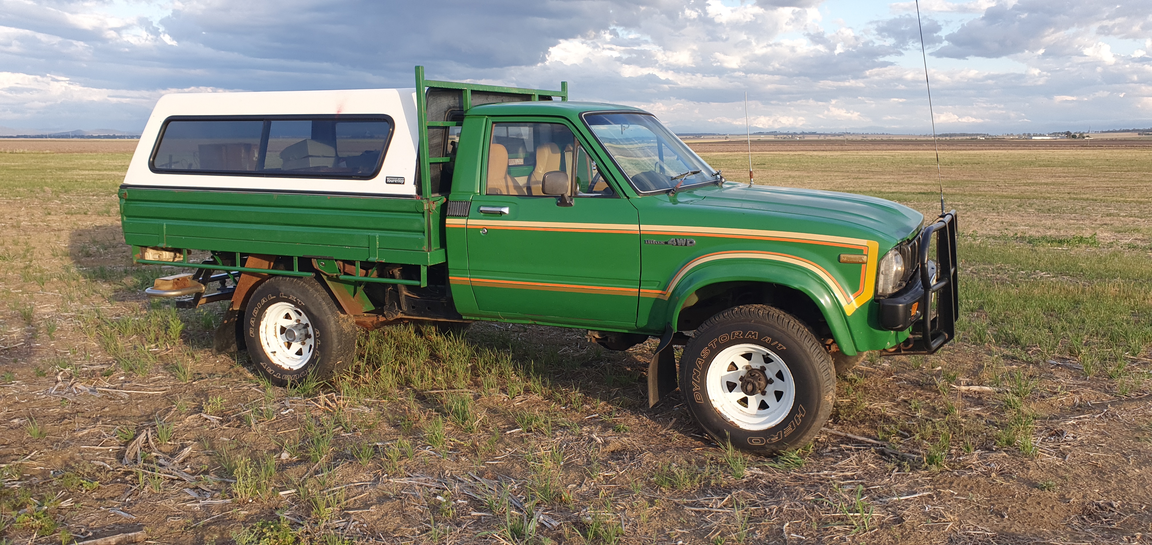 1981 TOYOTA HILUX 4X4 5 SPD MANUAL UTILITY