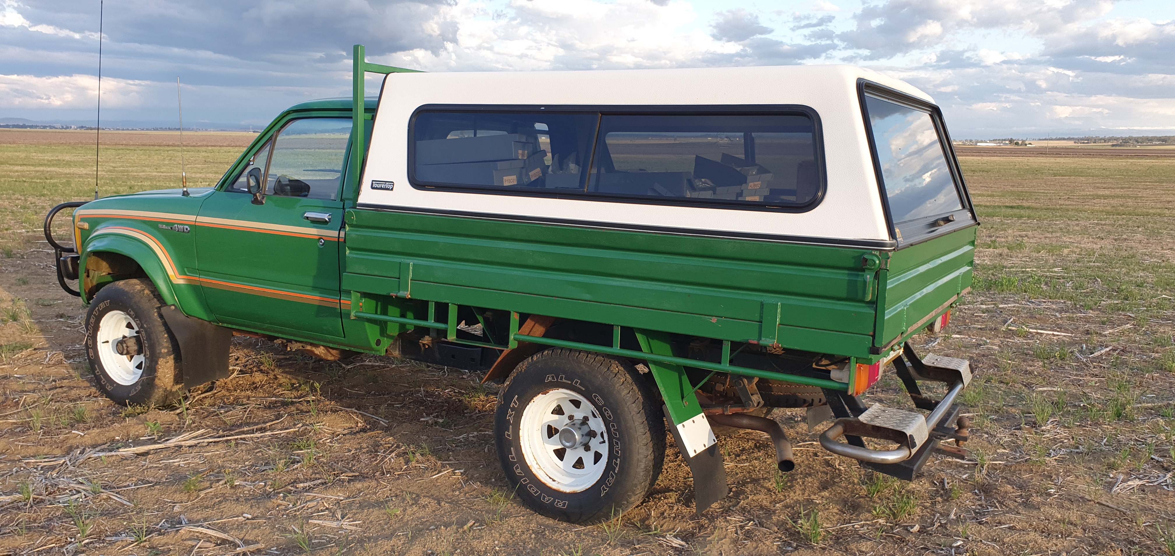 1981 TOYOTA HILUX 4X4 5 SPD MANUAL UTILITY