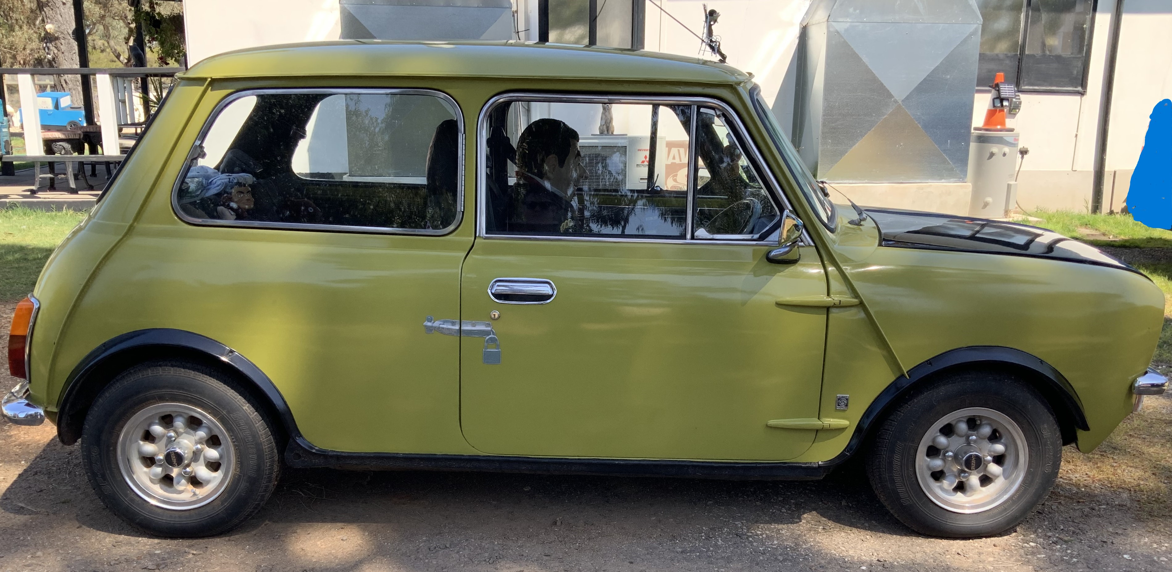 1971 LEYLAND MINI SEDAN