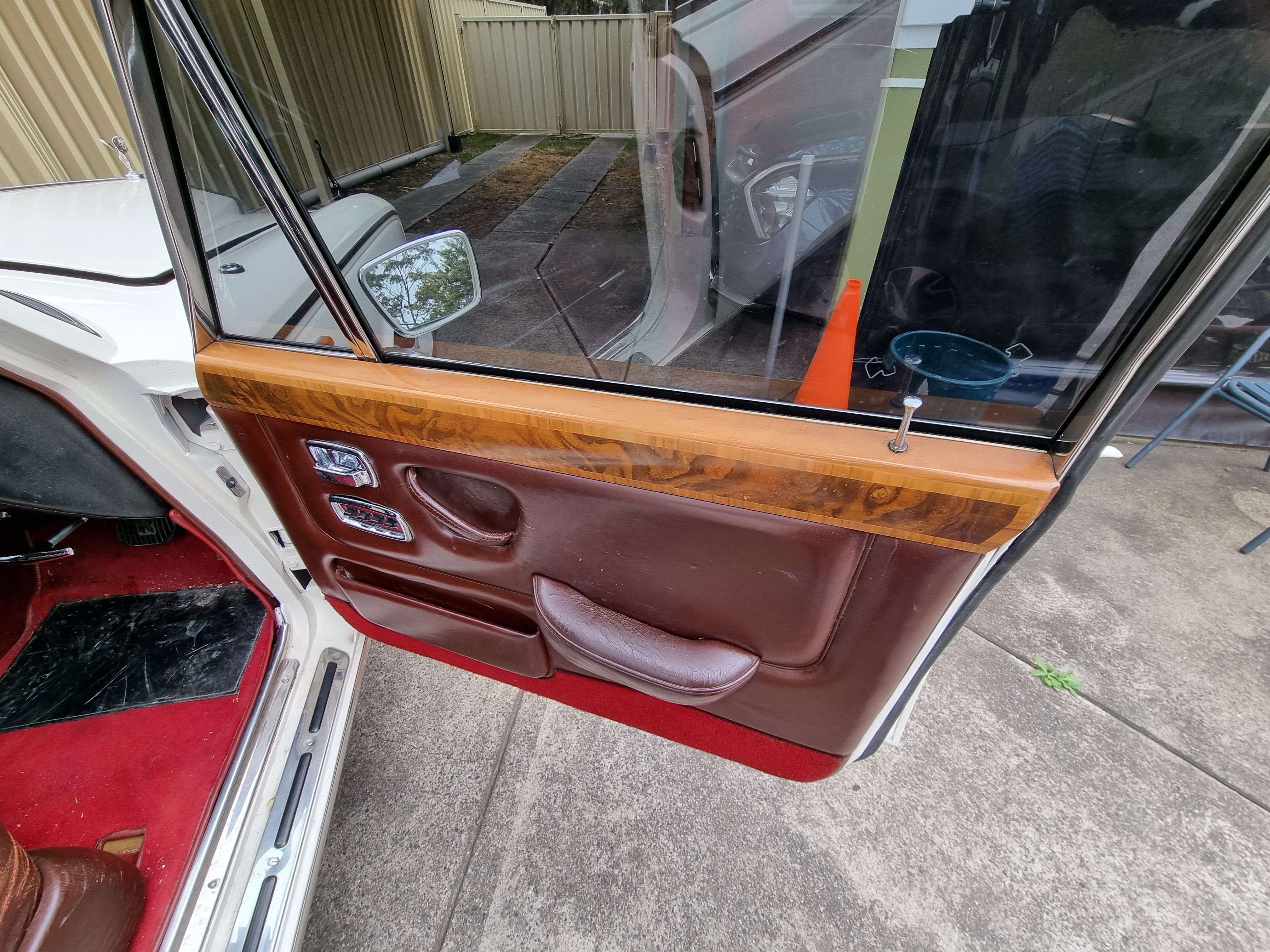1970 ROLLS-ROYCE SILVER SHADOW 4D SEDAN