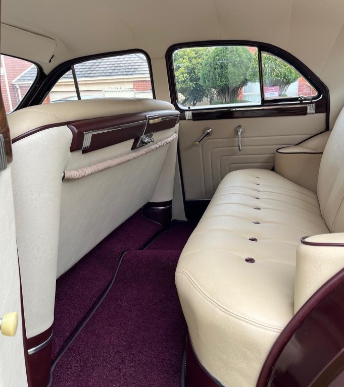 1948 PACKARD DELUXE EIGHT MANUAL SEDAN