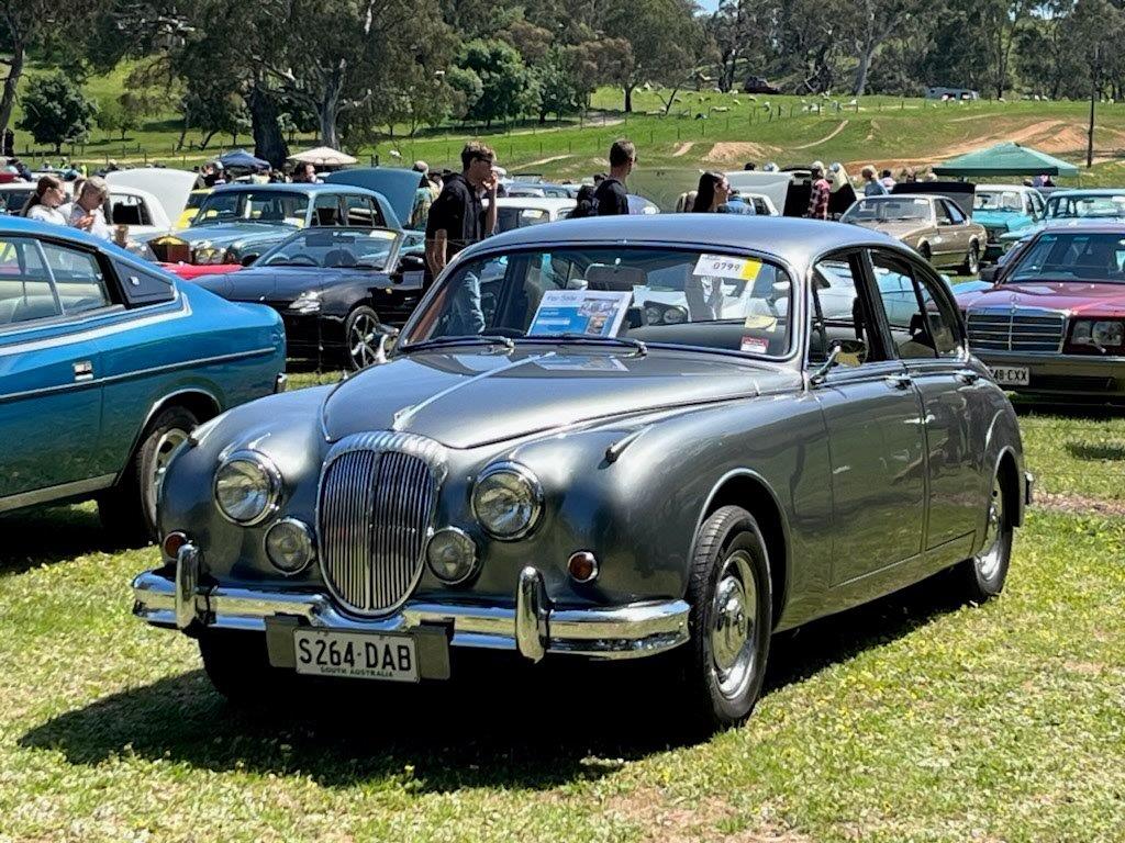 1964 DAIMLER 2.5 V8 SALOON